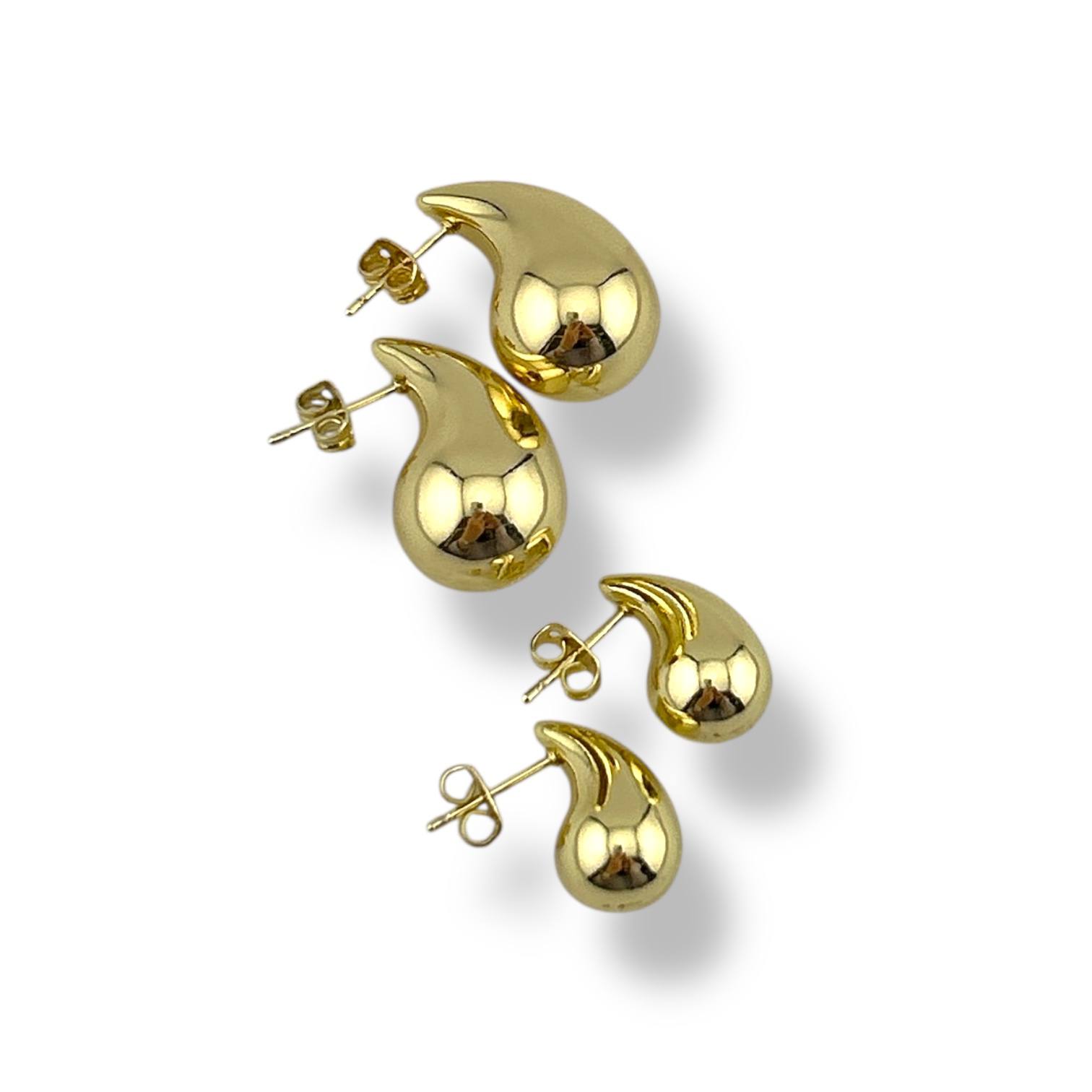 أقراط متوهجة على شكل دمعة