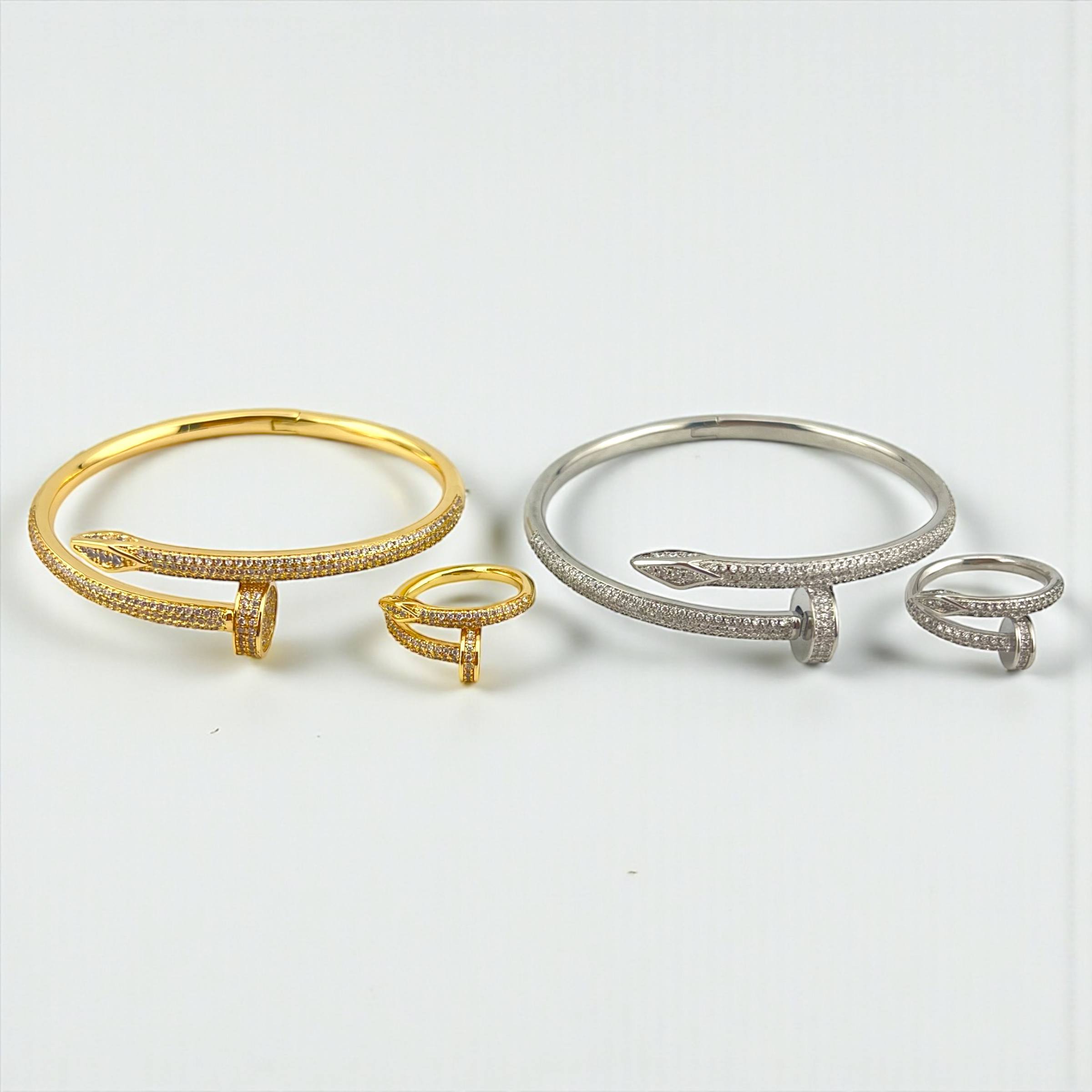 سوار وخاتم موسمار ستراس - إصدار ذهبي وكريستالي