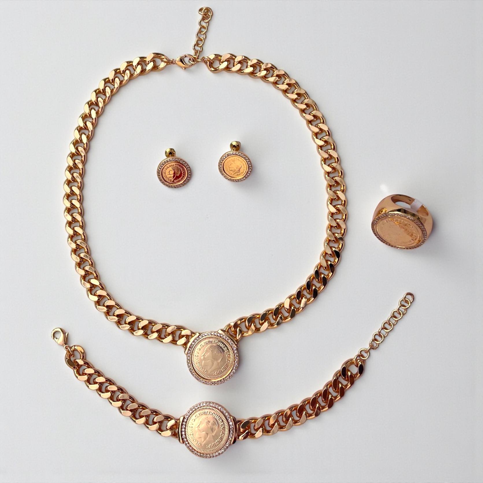 طقم مجوهرات ميدالية ليرة – جريء، خالد وفاخر ✨