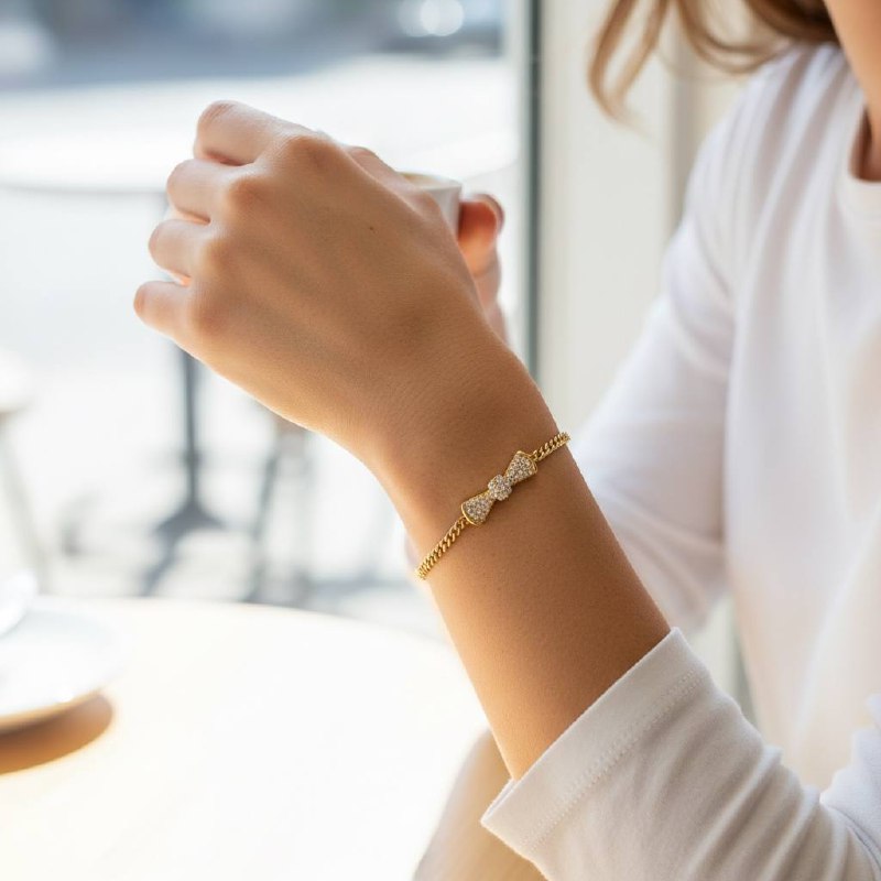 سوار كريستال فيونكة ذهبي 🎀 