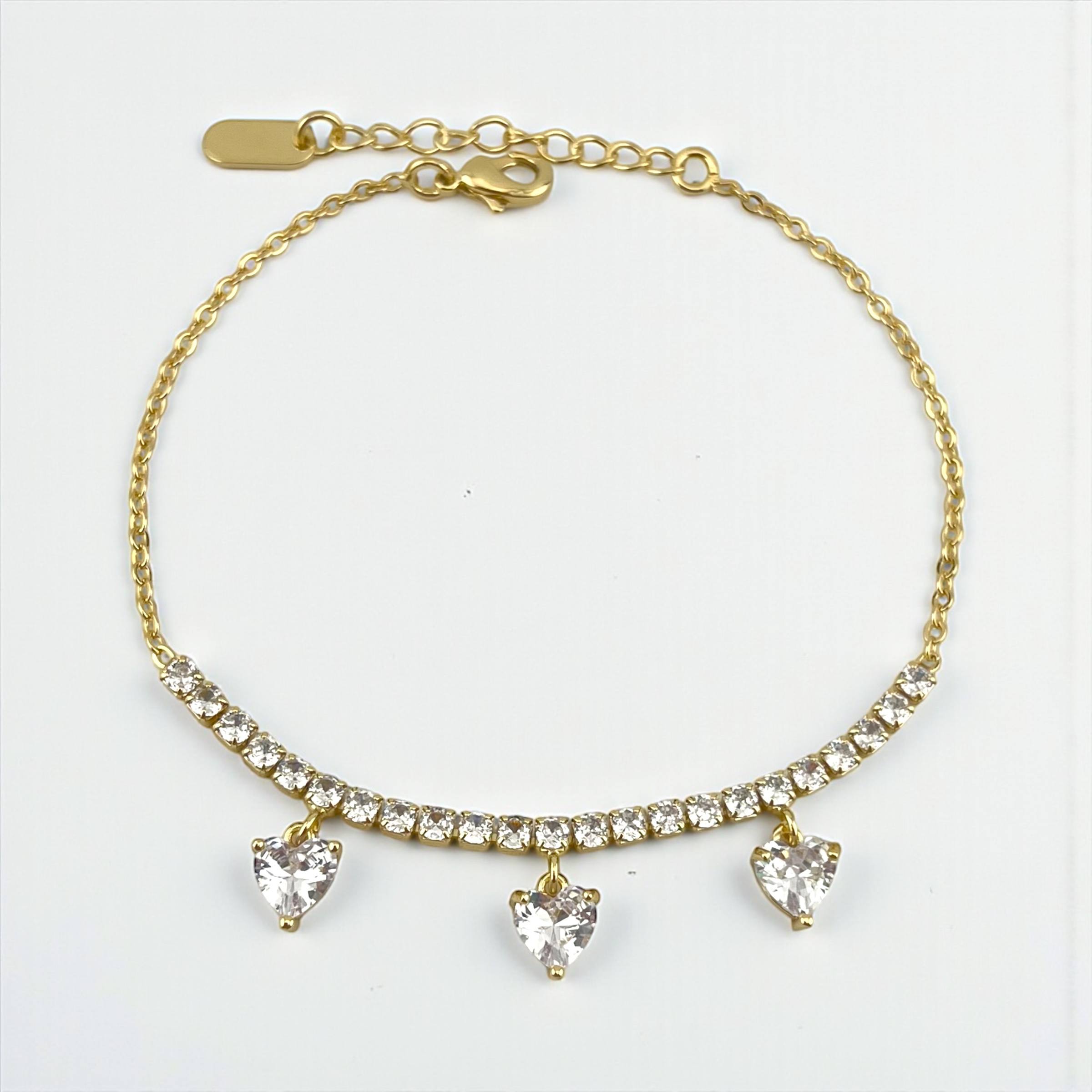 سوار ذهبي من الكريستال ثلاثي القلب 